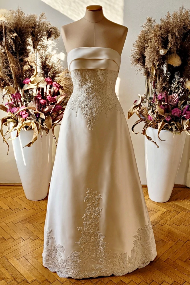 PRONOVIAS 47 ONIL